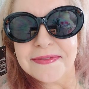 SALE ! NWT Black Oval Retro sunglasses sunnies UV